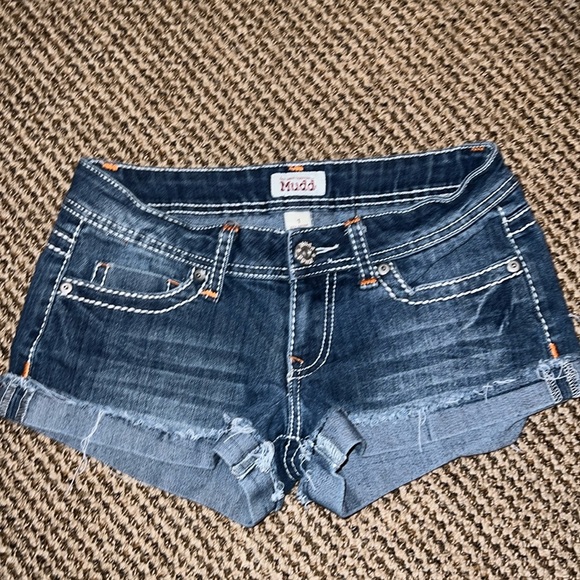 Super cute Mudd shorts - Picture 1 of 3